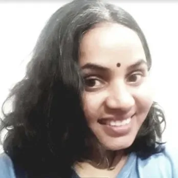 डॉ वन्दना चौबे (DR. vandana choubey) युवा कवि एवं समीक्षक. बनारस के दो सौ वर्षों के रचनात्मक इतिहास का बेहद पठनीय उपन्यास 'बहती गंगा' पर आधारित शिल्पायन प्रकाशन से संदर्भ-पुस्तक 'बहती गंगा में काशी' में प्रकाशित। आलोचना, प्रगतिशील वसुधा, वागर्थ, नया ज्ञानोदय, बनास जन,संबोधन,अपूर्वा जैसी देश की विभिन्न प्रतिष्ठित पत्र-पत्रिकाओं में प्रकाशित आलेख एवं लिए गए साक्षात्कार। फ़िलहाल आर्य महिला पी.जी.कॉलेज (सम्बद्ध काशी हिन्दू विश्वविद्यालय), वाराणसी के हिन्दी विभाग में सहायक प्रोफ़ेसर पद पर कार्यरत।