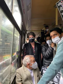 बिग ब्रेकिंग - किसानों के समर्थन में राहुल प्रियंका गिरफ्तार