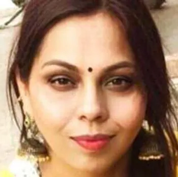 डॉ. कविता अरोरा (Dr. Kavita Arora) कवयित्री हैं, महिला अधिकारों के लिए लड़ने वाली समाजसेविका हैं और लोकगायिका हैं। समाजशास्त्र से परास्नातक और पीएचडी डॉ. कविता अरोरा शिक्षा प्राप्ति के समय से ही छात्र राजनीति से जुड़ी रही हैं।