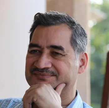 पलाश सुरजन, लेखक देशबन्धु के संपादक हैं