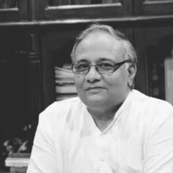 Arun Maheshwari - अरुण माहेश्वरी, लेखक सुप्रसिद्ध मार्क्सवादी आलोचक, सामाजिक-आर्थिक विषयों के टिप्पणीकार एवं पत्रकार हैं। छात्र जीवन से ही मार्क्सवादी राजनीति और साहित्य-आन्दोलन से जुड़ाव और सी.पी.आई.(एम.) के मुखपत्र ‘स्वाधीनता’ से सम्बद्ध। साहित्यिक पत्रिका ‘कलम’ का सम्पादन। जनवादी लेखक संघ के केन्द्रीय सचिव एवं पश्चिम बंगाल के राज्य सचिव। वह हस्तक्षेप के सम्मानित स्तंभकार हैं।