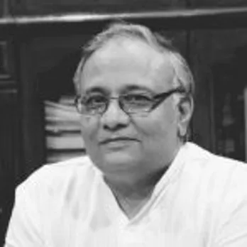 Arun Maheshwari - अरुण माहेश्वरी, लेखक सुप्रसिद्ध मार्क्सवादी आलोचक, सामाजिक-आर्थिक विषयों के टिप्पणीकार एवं पत्रकार हैं। छात्र जीवन से ही मार्क्सवादी राजनीति और साहित्य-आन्दोलन से जुड़ाव और सी.पी.आई.(एम.) के मुखपत्र ‘स्वाधीनता’ से सम्बद्ध। साहित्यिक पत्रिका ‘कलम’ का सम्पादन। जनवादी लेखक संघ के केन्द्रीय सचिव एवं पश्चिम बंगाल के राज्य सचिव। वह हस्तक्षेप के सम्मानित स्तंभकार हैं।