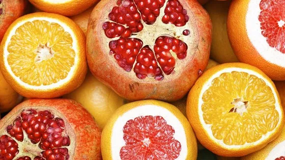 closeup photo of slice of orange