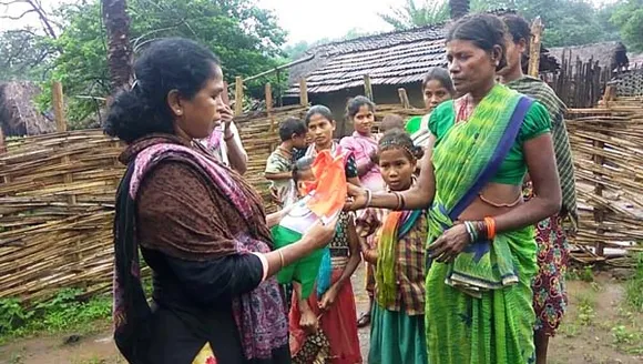 बस्तर में मानवाधिकार कार्यकर्ताओं और पत्रकारों को डराने की घटना देश में सबसे ज्यादा है। यहां पर कई पत्रकारांं को झूठे केसों में फंसा कर जेलों में डाल दिया गया। 