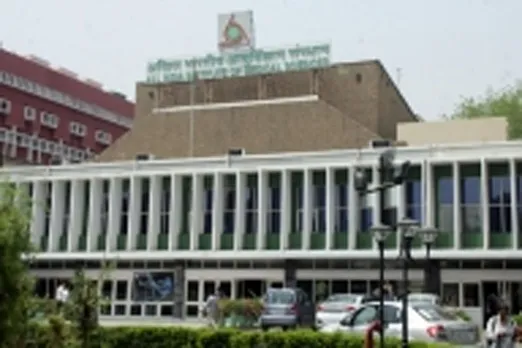 कोरोना का कहर : एम्स ने बंद कीं साधारण सर्जरी और ओपीडी सेवाएं