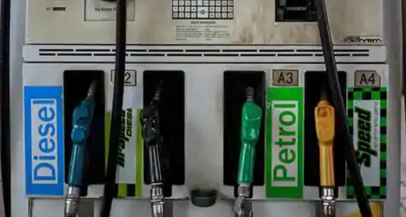 आ गए आत्मनिर्भर भारत में अच्छे दिन : पेट्रोल पहुंचा 101 रु प्रति लीटर के करीब