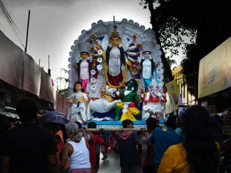 क्या है Kolkata Puja Carnival की खास बात