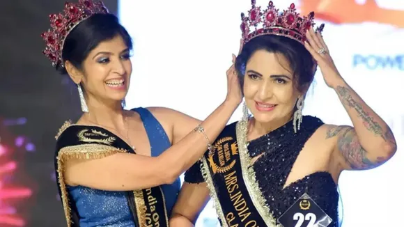 55 साल की रूपिका ग्रोवर उम्र की बाधाओं को तोड़कर बनीं Mrs India One in a Million २०२३