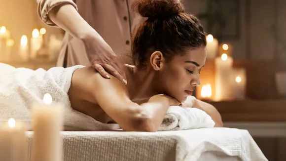 Spa & Relaxation: मालिश करवाने से महिलाओं को कई लाभ मिल सकते हैं, आइये जानें