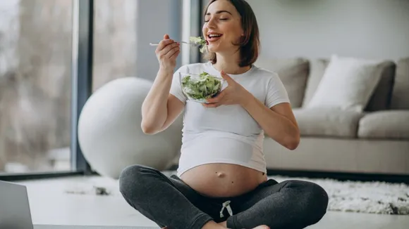 Pregnancy Tips: प्रेगनेंसी के शुरुवाती महीनों में करें इन 5 चीज़ों का सेवन