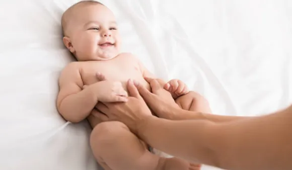 Baby Massage: बच्चों को मसाज करने के फ़ायदे जानें