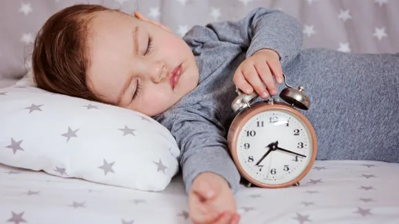 Sleeping Habits: बच्चों के सोने का समय तय करना क्यों महत्वपूर्ण है