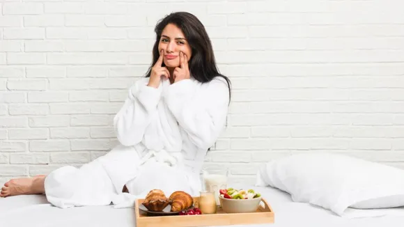 Bad Habits: जानिये आखिर क्यों बिस्तर पर खाना एक गलत आदत है