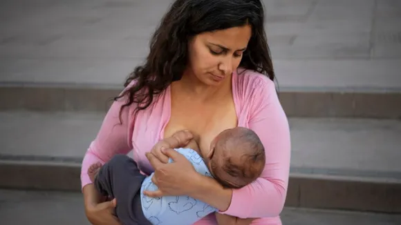 Breastfeeding Tips: ब्रेस्टफीडिंग में महिलाएं किन चीजों का रखें ध्यान