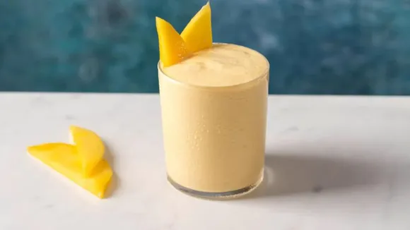 पोषक तत्वों से भरपूर नाश्ते के लिए स्वादिष्ट Mango Smoothie Recipe