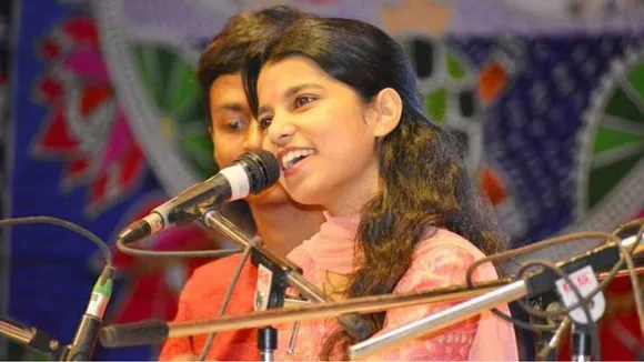 Maithili thakur (aaj tak).png