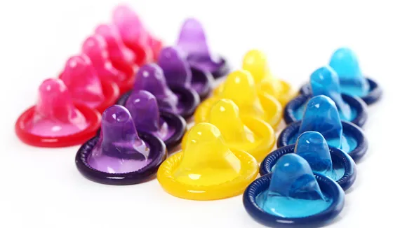 Sexual Health: कंडोम के इस्तेमाल के समय जरूर रखें इन बातों का ध्यान