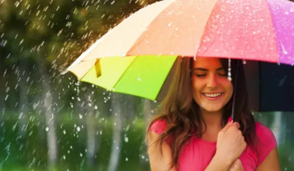 Hair Health In Monsoon: मानसून में क्यों झड़ते हैं बाल, कैसे बचें ?