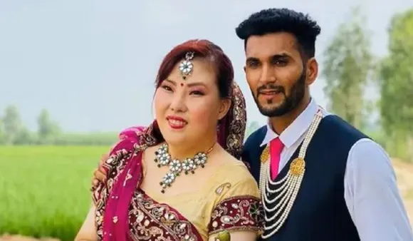 दक्षिण कोरियाई महिला प्रेमी से शादी करने के लिए भारत पहुंची