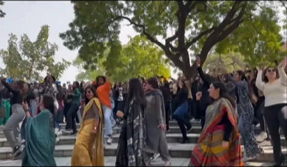 दिल्ली के प्रोफेसरों और छात्रों ने "झूम जो पठान" पर किया डांस