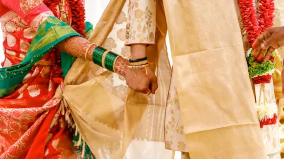भारत में क्यों ज्यादातर लोग प्रिफर करते हैं Arranged Marriage