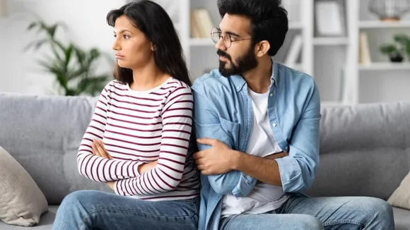 Relationship Issues: रिश्ते में बर्दाश्त नहीं करने वाली बातें