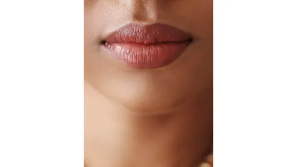 Dark Lips : जानें 5 कारण जिनके कारण आपके होंठ काले हो जाते हैं