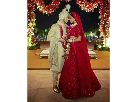 Bollywood Weddings: अभिनेत्रिओं के आइकोनिक शादी के जोड़े