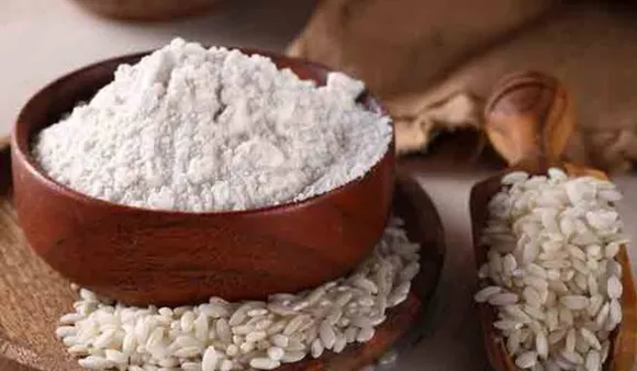 Rice Flour: चावल के आंटे को चेहरे पर लगने के कुछ बेहतरीन फायदे