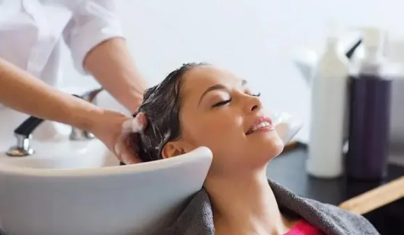 Hair Washing: बाल धोते समय महिलाओं को नहीं करनी चाहिए ये गलतियां