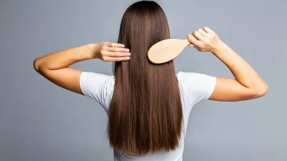 Hair Care: अपने बालों को मज़बूत और सिल्की बनाने के लिए यह खाएं