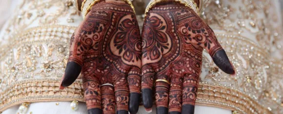 Darken Your Mehandi: मेहंदी को प्राकृतिक रूप से काला करने के टिप्स