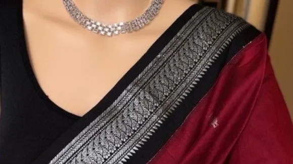 बॉलीवुड अभिनेत्रियों के Iconic Saree Look को फिर से अपनाएं