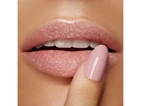 Pink Lips: जानिए घर में ही कैसे पाएं गुलबी होंठ