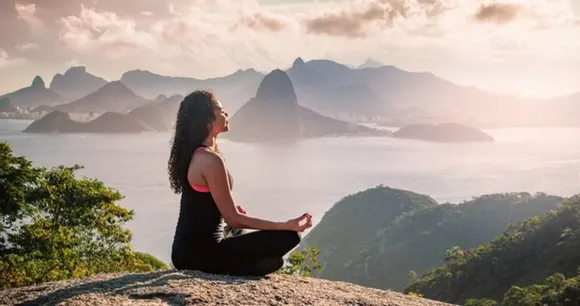 Meditation Techniques: तनाव मुक्त रहने के लिए ध्यान करने के 6 तरीके