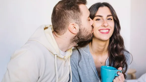 Kissing Benefits: जानिए kiss करने के 5 फायदे