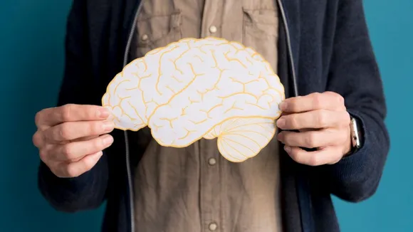 Brain Health: आदतें जो मस्तिष्क की उम्र बढ़ने का कारण बनती हैं