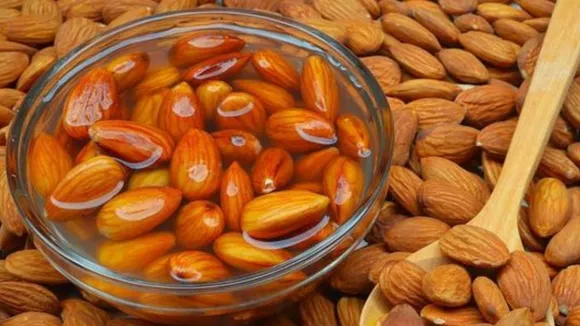 ⁠Soaked Almonds: सर्दियों में बादाम भिगो कर खाने के 5 फ़ायदे