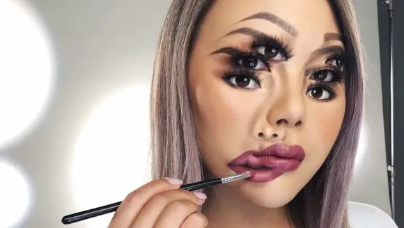 Makeup For Beginners: पहली बार मेकअप कर रहीं हैं? इन बातों का रखें ध्यान 