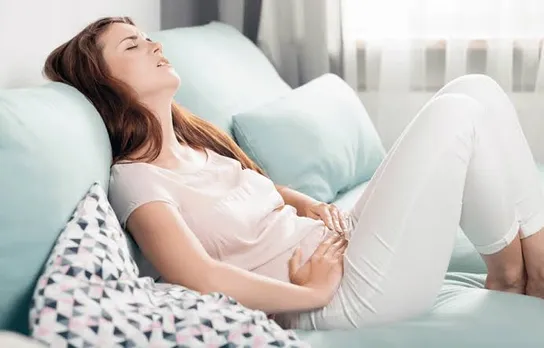 प्रीमेंस्ट्रुअल सिंड्रोम (Premenstrual Syndrome) से लड़ने के 5 तरीके