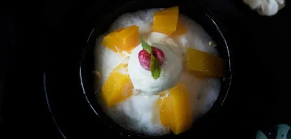 Enjoy the Mango Bingsu at Taiki