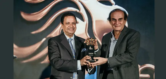 Binod Chaudhary wins the Outstanding Leader – SAARC