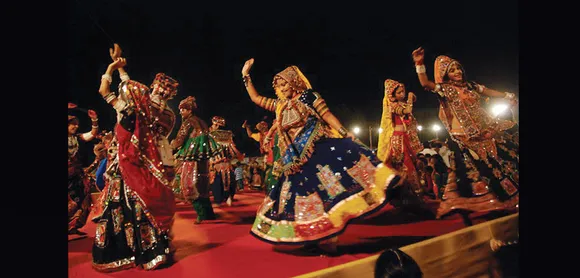 "Raas Leela" Masterclass -This Twirling Season Impress Everyone With Your Garba Moves!