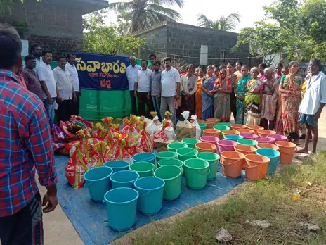 Gemini Edibles & Fats India Limited (GEF India) donates Oil packets to Flood Victims in Telangana districts