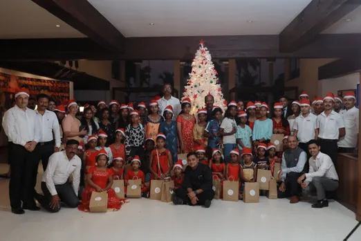 The Raviz Ashtamudi Brings in the Holiday Season with the Children of Karunyatheeram  Home for Children with the Tree Lighting Ceremony   