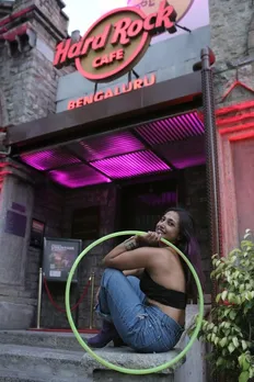 HardRockCafexHoopwithSupriya: First ever hoop jam party brought to you by Hula Hoop Artiste Supriya and Hard Rock Cafe