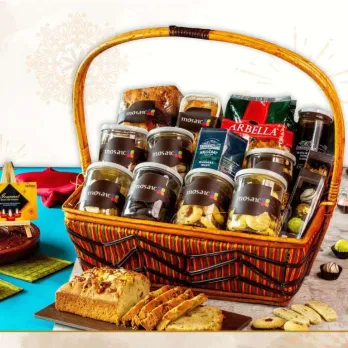 Crowne Plaza New Delhi Rohini Unveils Exquisite Diwali Gift Hampers: