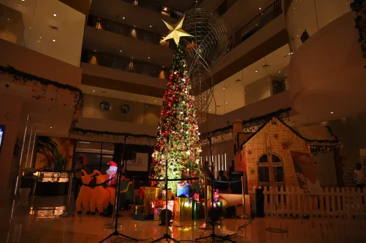 Novotel Vijayawada Varun Sparkles with Festive Spirit at its Annual Tree Lighting Ceremony