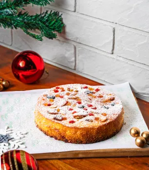 Festive Extravaganza: The Exquisite Non-Alcoholic Vegetarian Christmas Plum Cake at White Garden, Bangalore's Premier Vegetarian Artisan Cuisine Destination