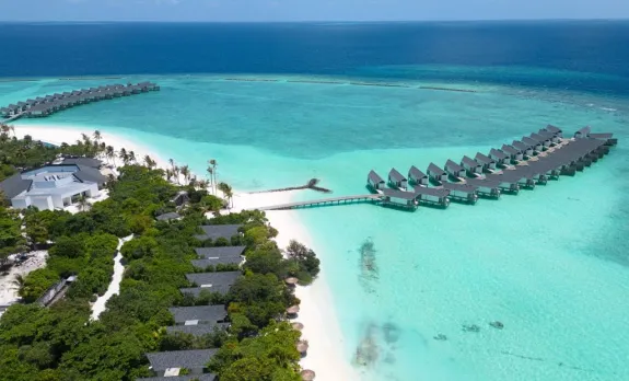 Amari Raaya Maldives Celebrates Dual Victory at LLM Readers’ Travel Awards 2023